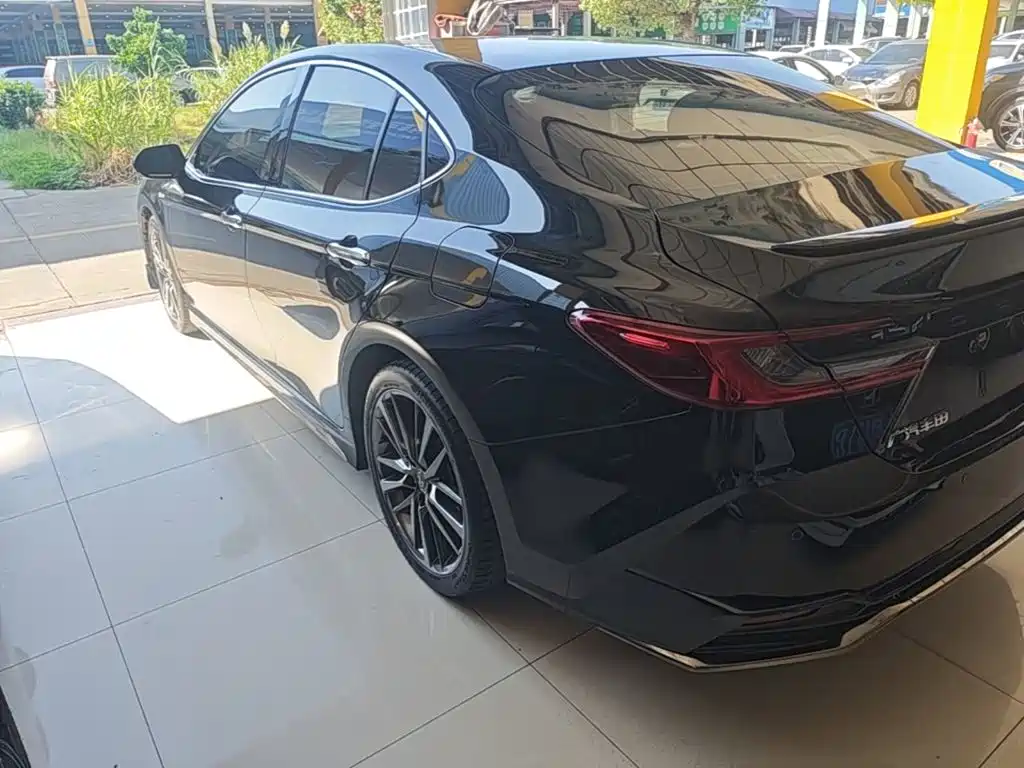 Toyota Camry — миниатюра 5