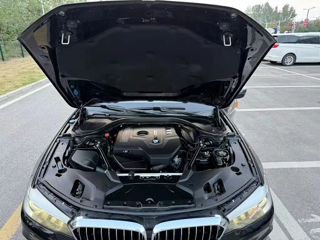 BMW 5 Series — миниатюра 14