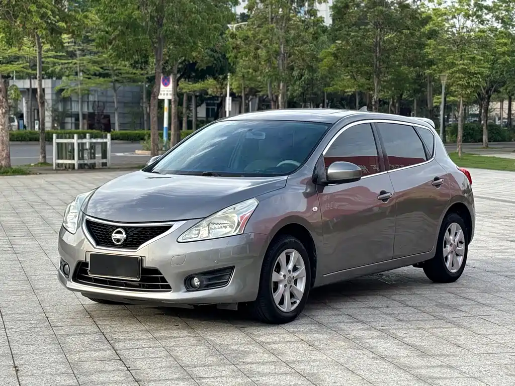 Nissan Tiida 2015