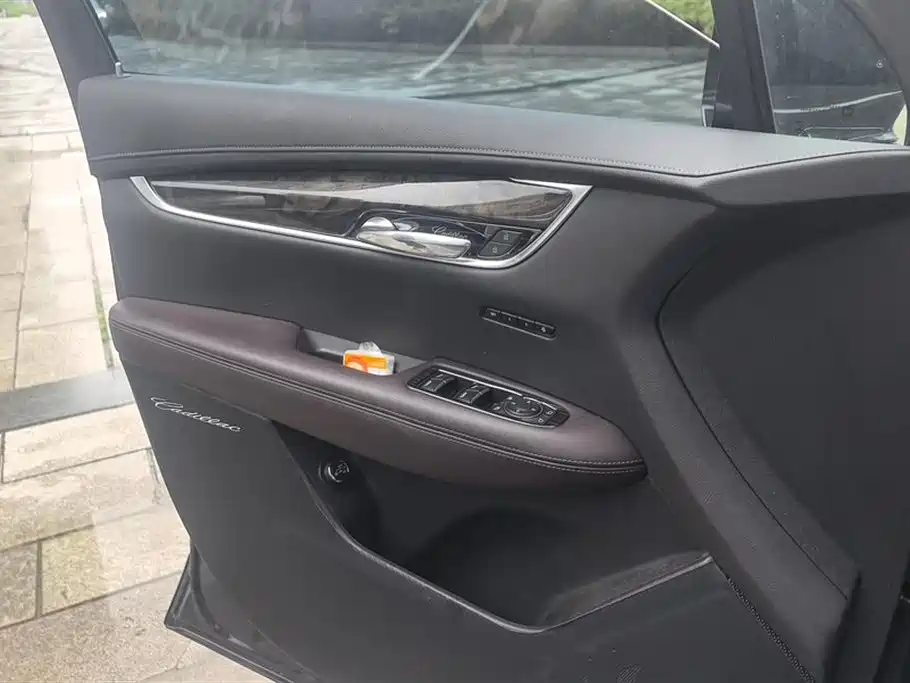 Cadillac XT6 2020 28T мест Luxury