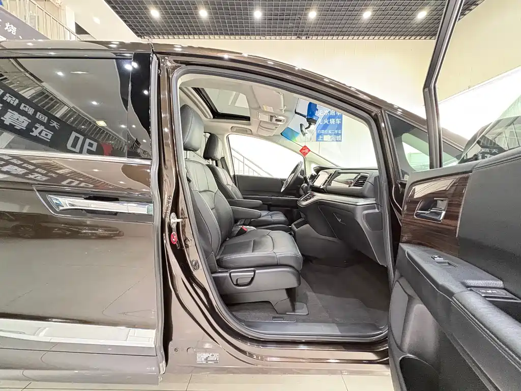 Honda Elysion — миниатюра 13