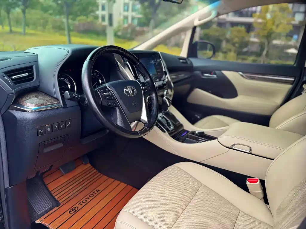 Toyota Alphard 2020 2.5L Luxury
