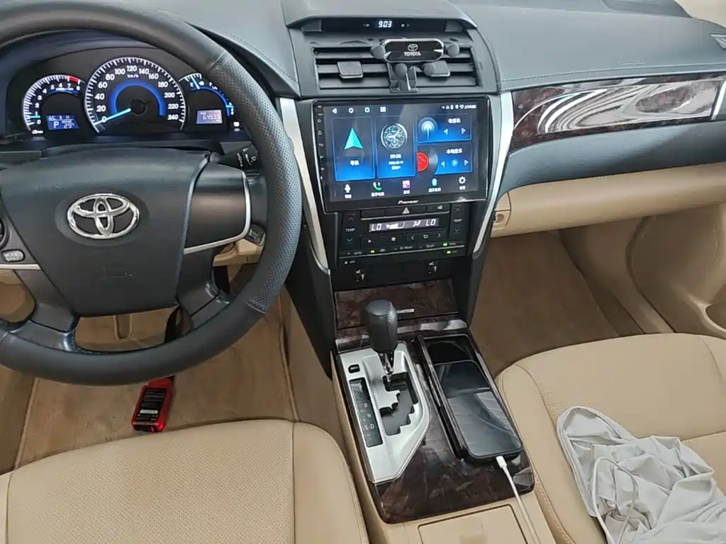 Toyota Camry — миниатюра 13
