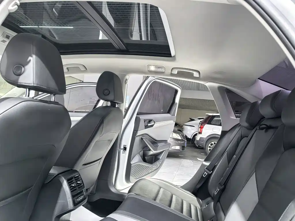 Volkswagen Sagitar — миниатюра 6