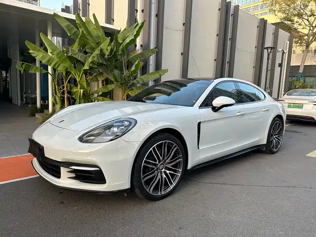 PORSCHE PANAMERA