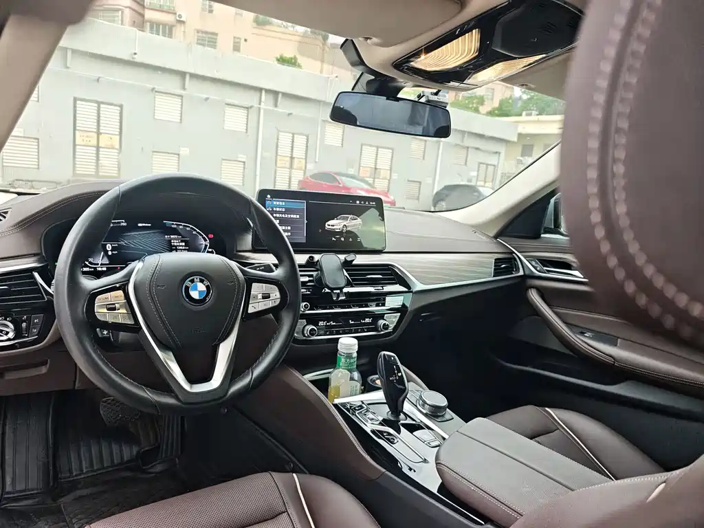 BMW 5 Series New Energy — миниатюра 12