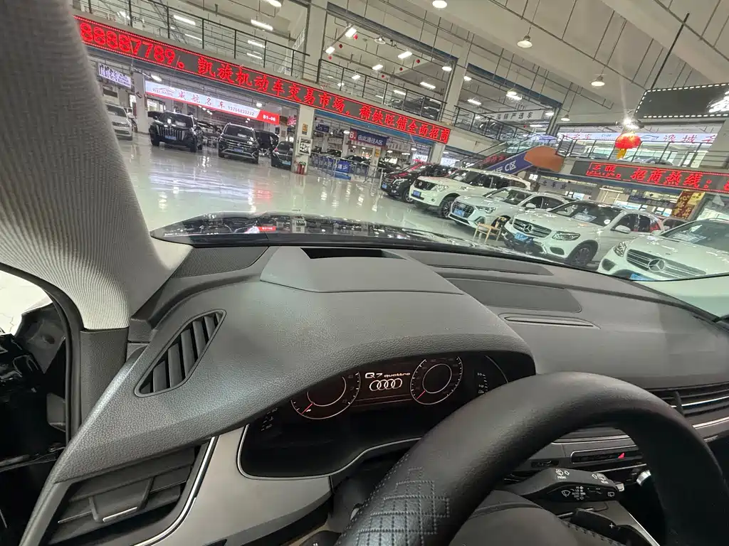Audi Q7 — миниатюра 8