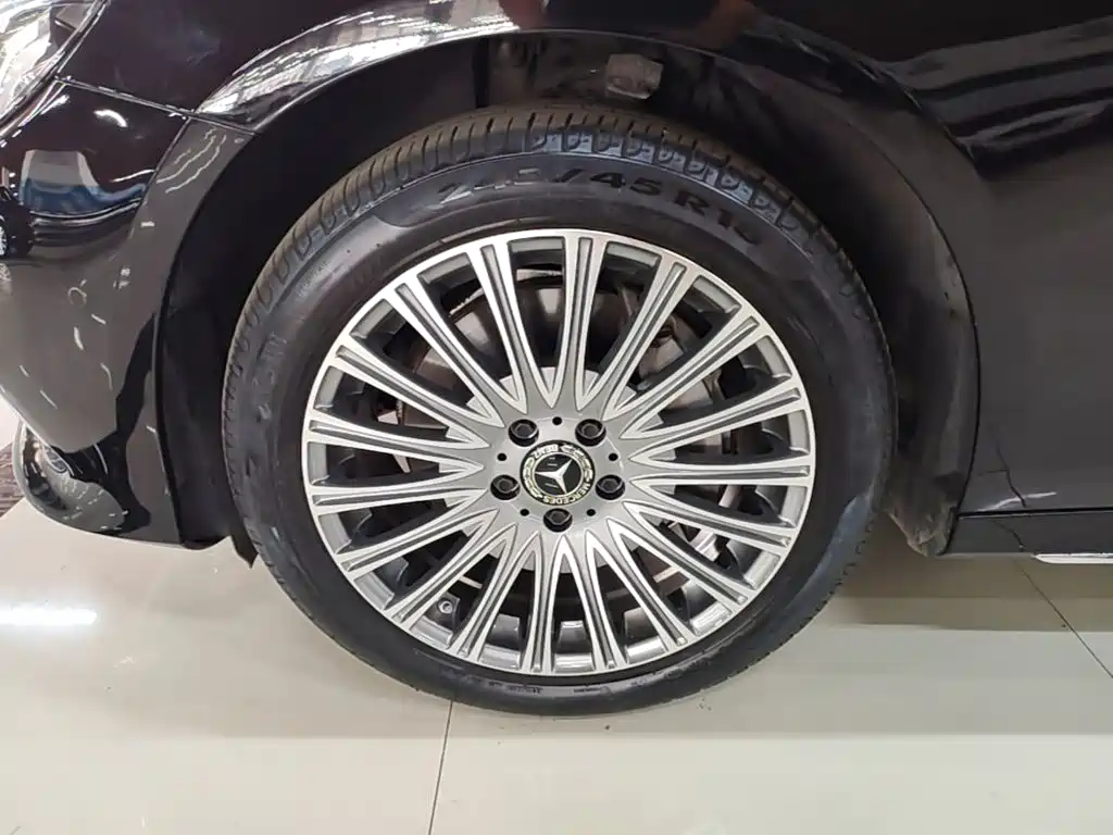 Mercedes-Benz E-Class — миниатюра 23