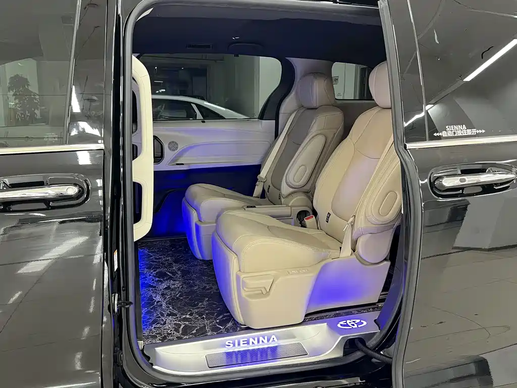 Toyota Sienna — миниатюра 12