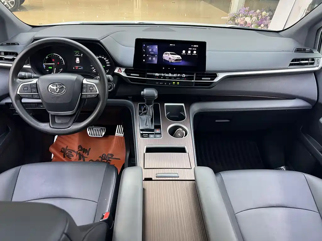 Toyota Granvia — миниатюра 12