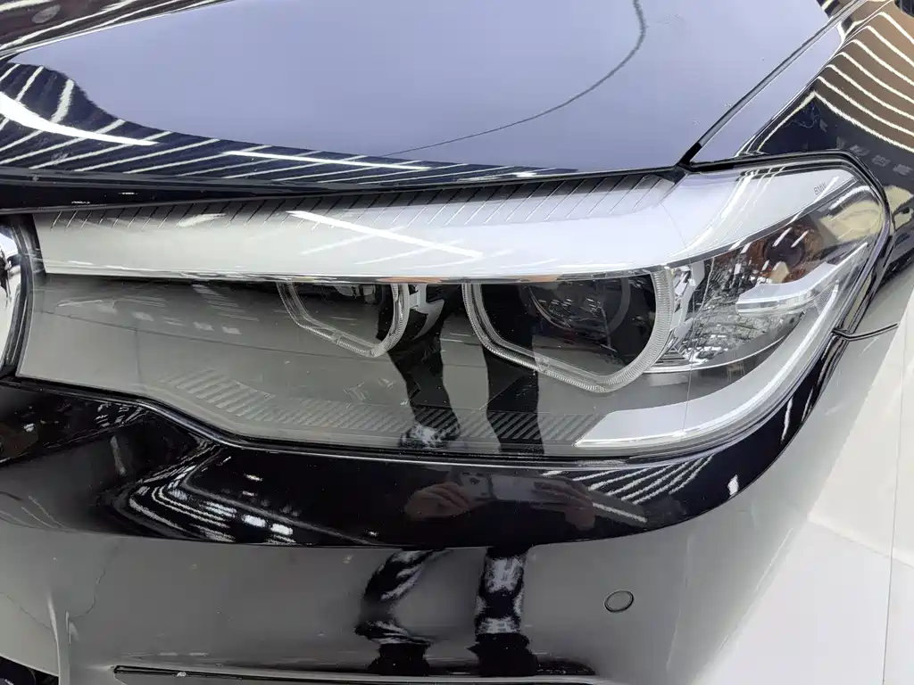 BMW 5 Series — миниатюра 11