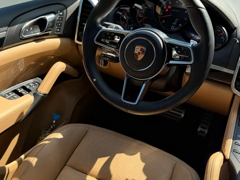 Porsche Cayenne — миниатюра 9