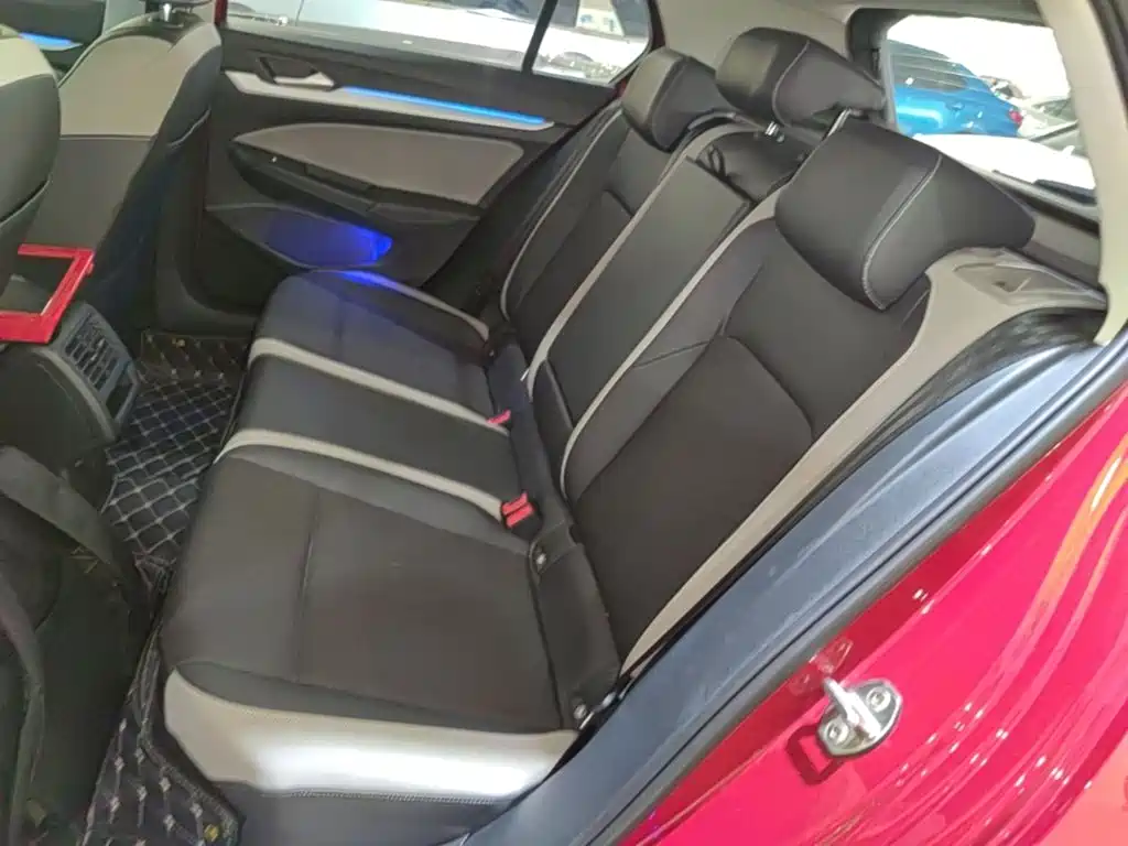 Volkswagen Golf — миниатюра 17
