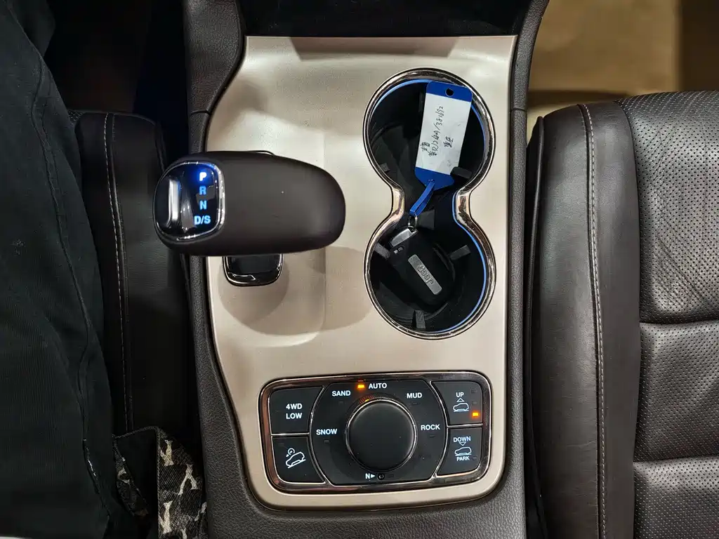 Jeep Grand Cherokee (Import) — миниатюра 8