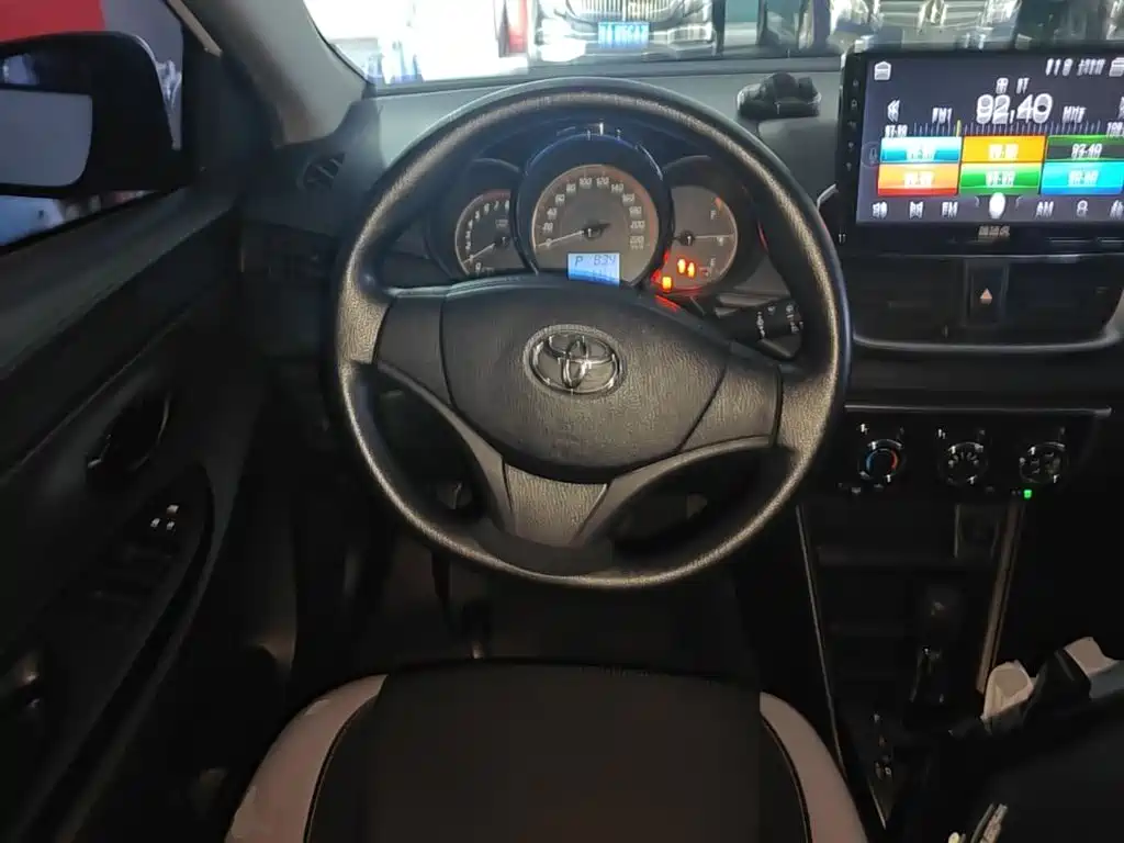 Toyota Yaris L — миниатюра 11