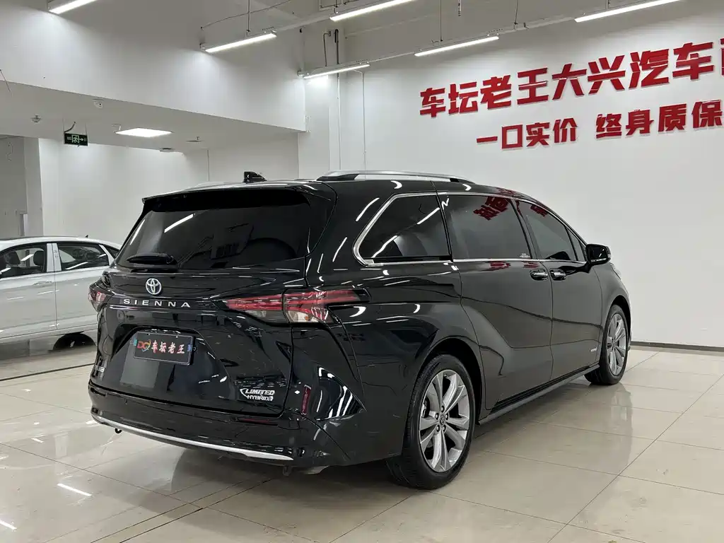 Toyota Sienna — миниатюра 15