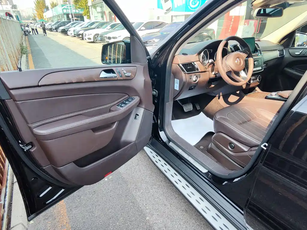 Mercedes-Benz GLE (Import) — миниатюра 5