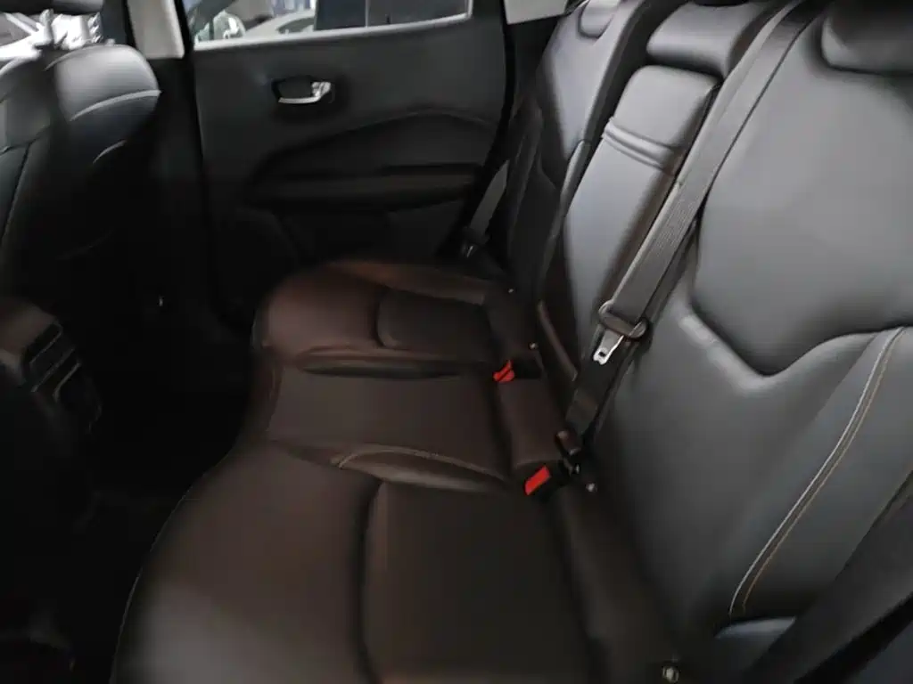 Jeep Compass — миниатюра 17