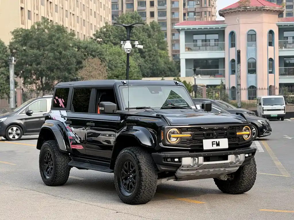 Ford Bronco (Import) — миниатюра 3