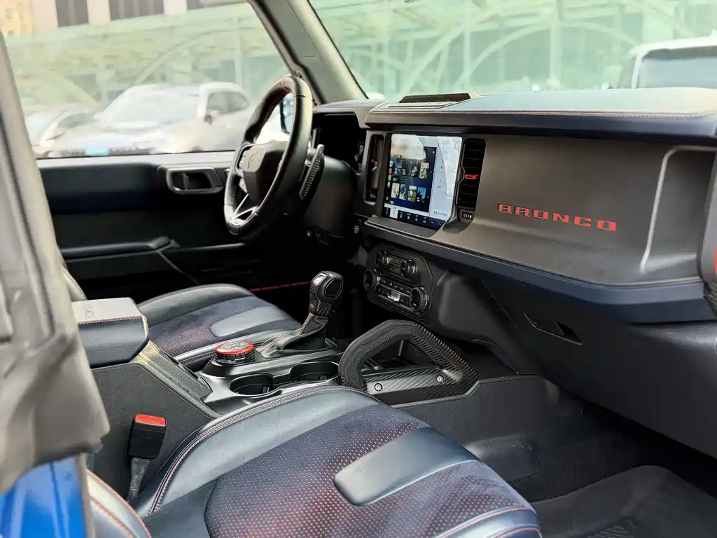 Ford Bronco (Import) — миниатюра 10