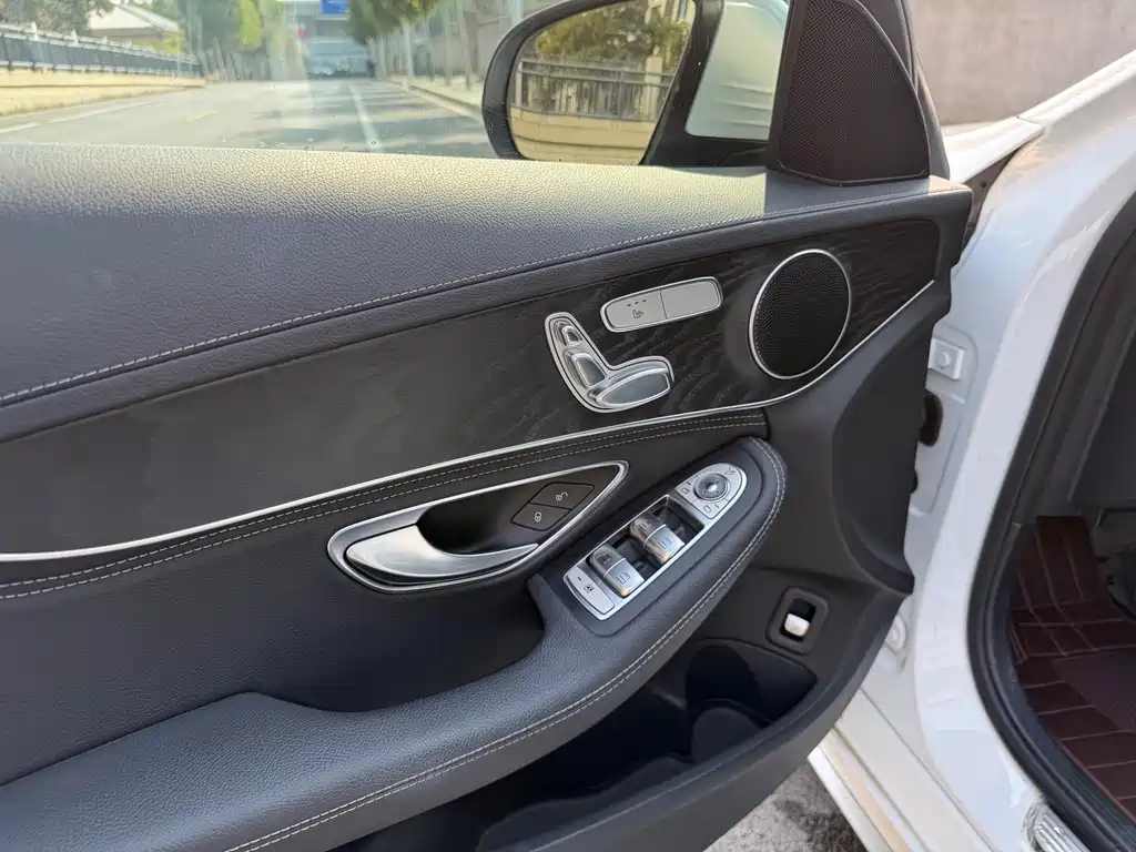 Mercedes-Benz C-Class — миниатюра 8