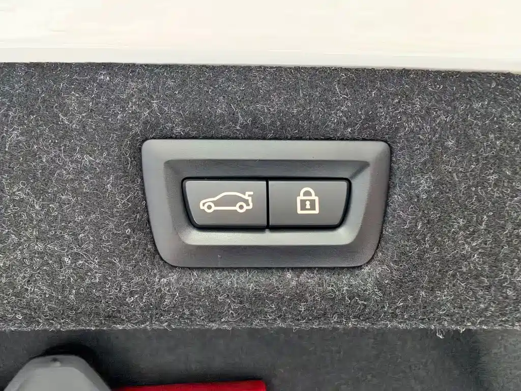 BMW 5 Series New Energy — миниатюра 24