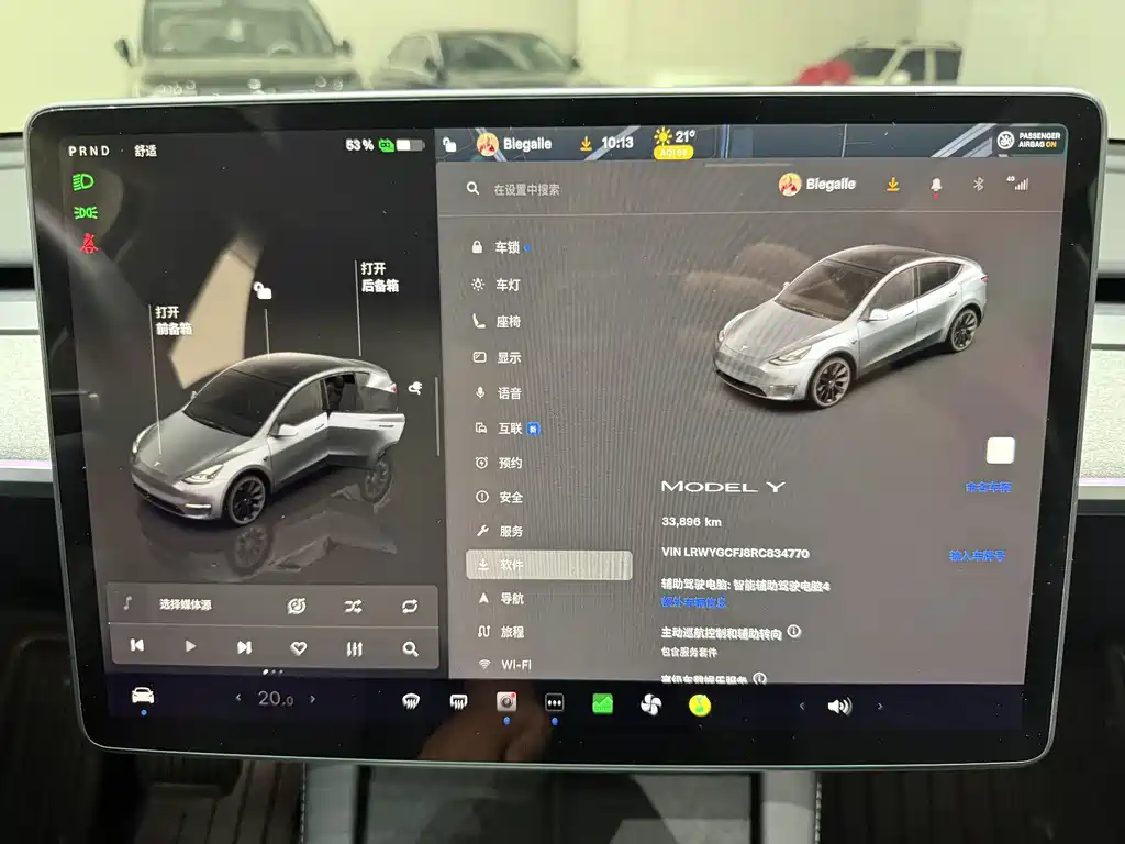 Tesla Model Y — миниатюра 10