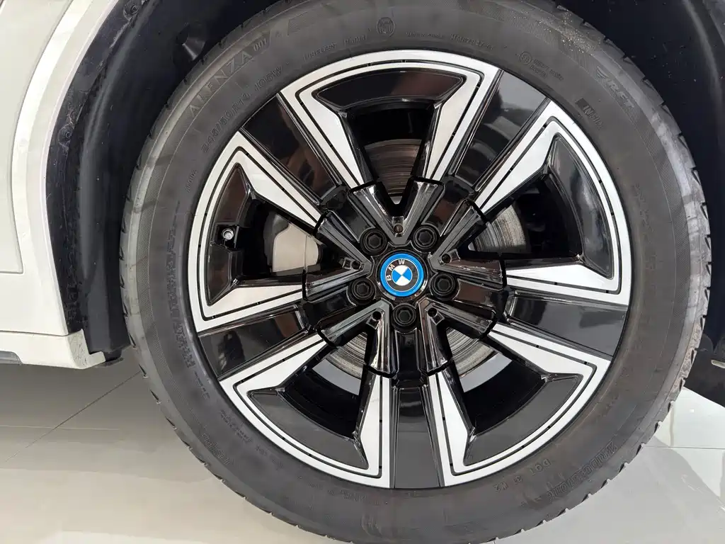 BMW iX3 — миниатюра 14