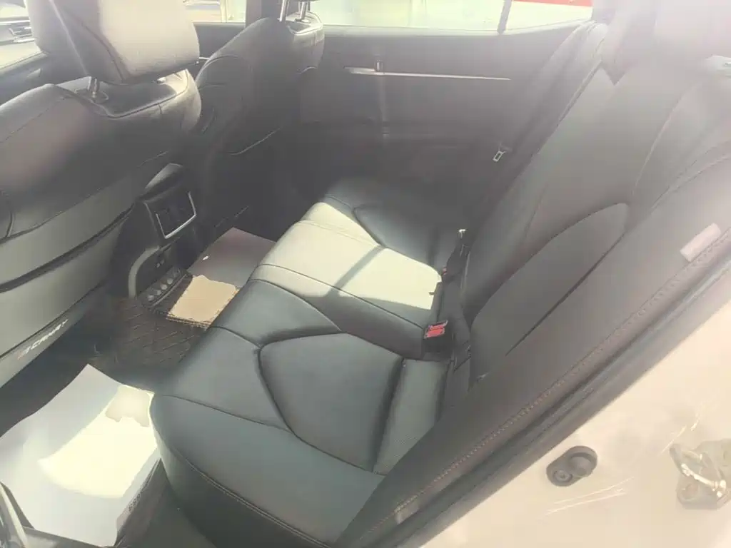 Toyota Camry — миниатюра 17