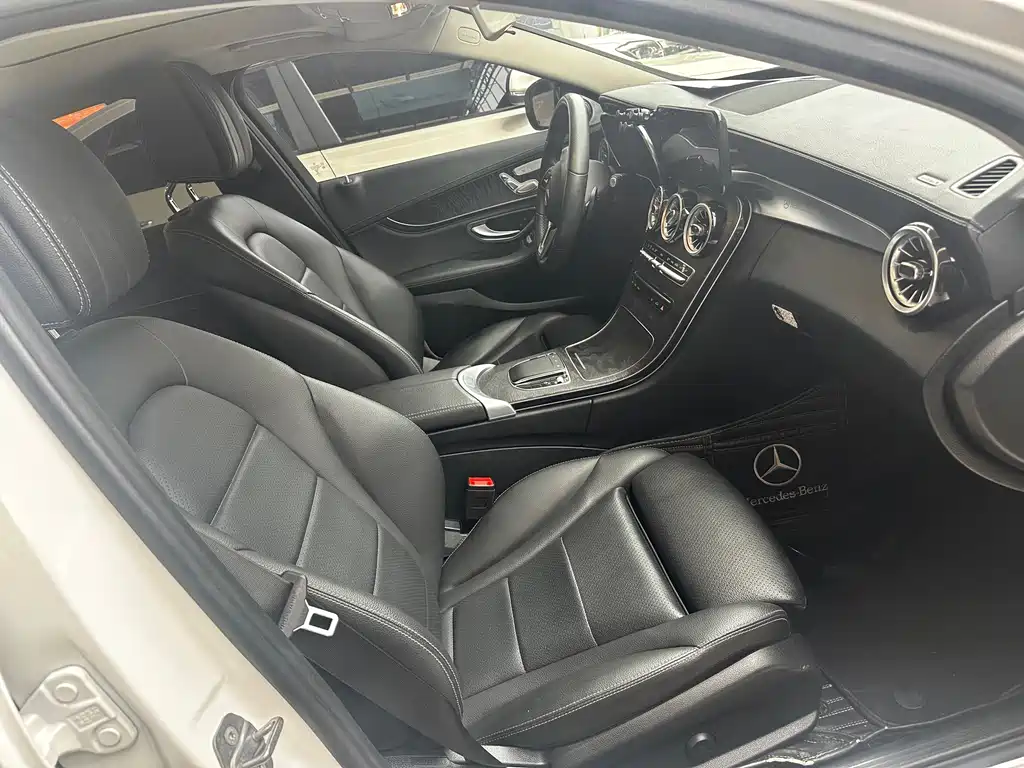 Mercedes-Benz C-Class — миниатюра 13