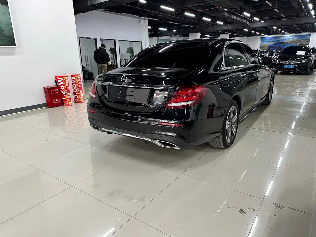 MERCEDES-BENZ E CLASS