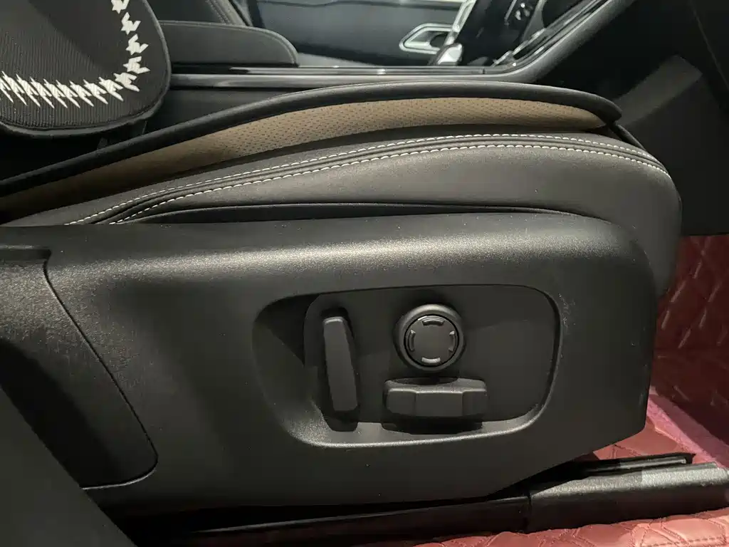 Land Rover Velar — миниатюра 11