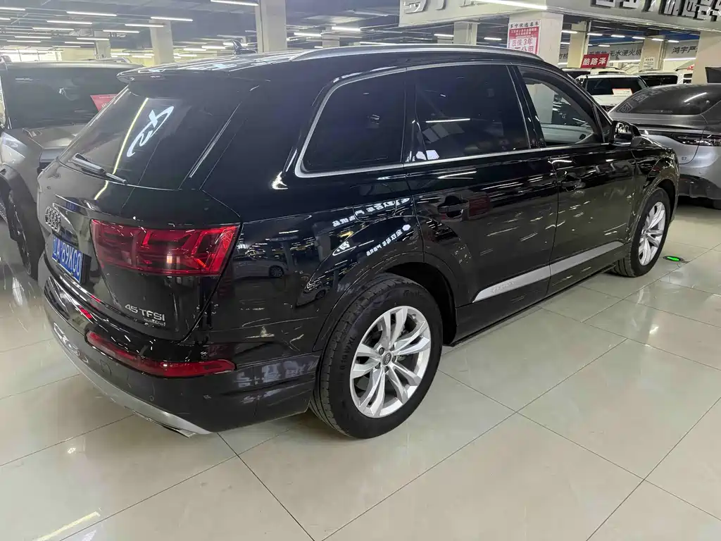 Audi Q7 — миниатюра 2