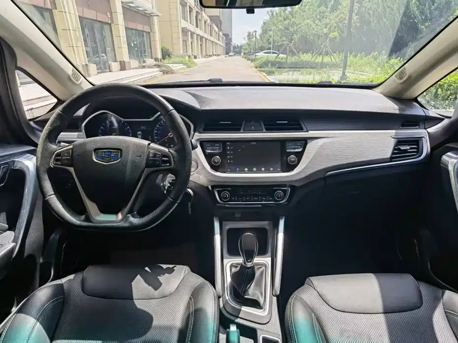Geely Vision X3 — миниатюра 10
