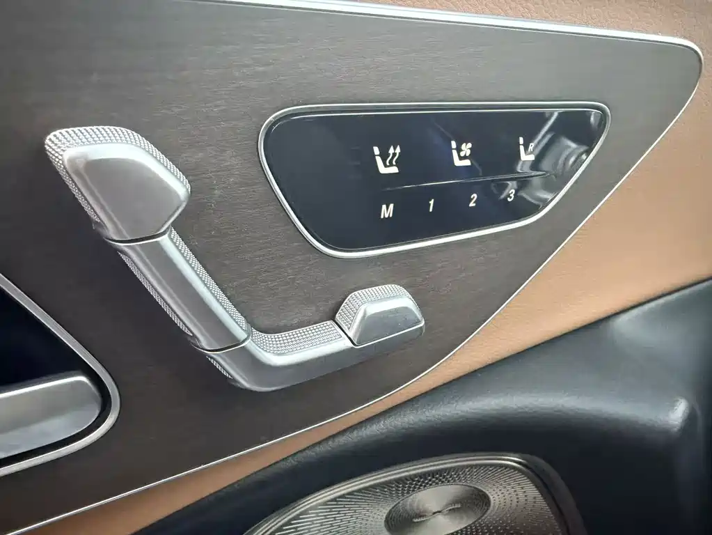 Mercedes-Benz E-Class — миниатюра 9