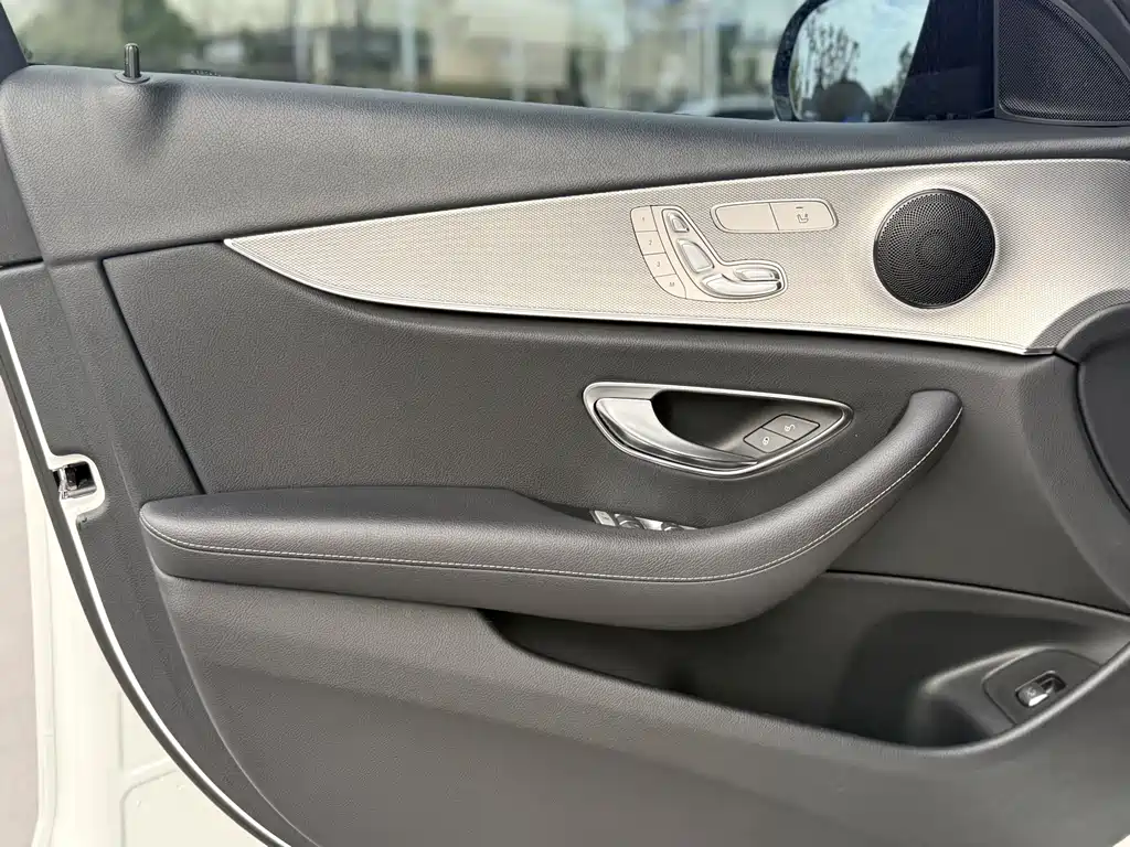 Mercedes-Benz E-Class (Import) — миниатюра 20