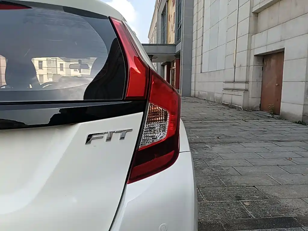 Honda Fit — миниатюра 8