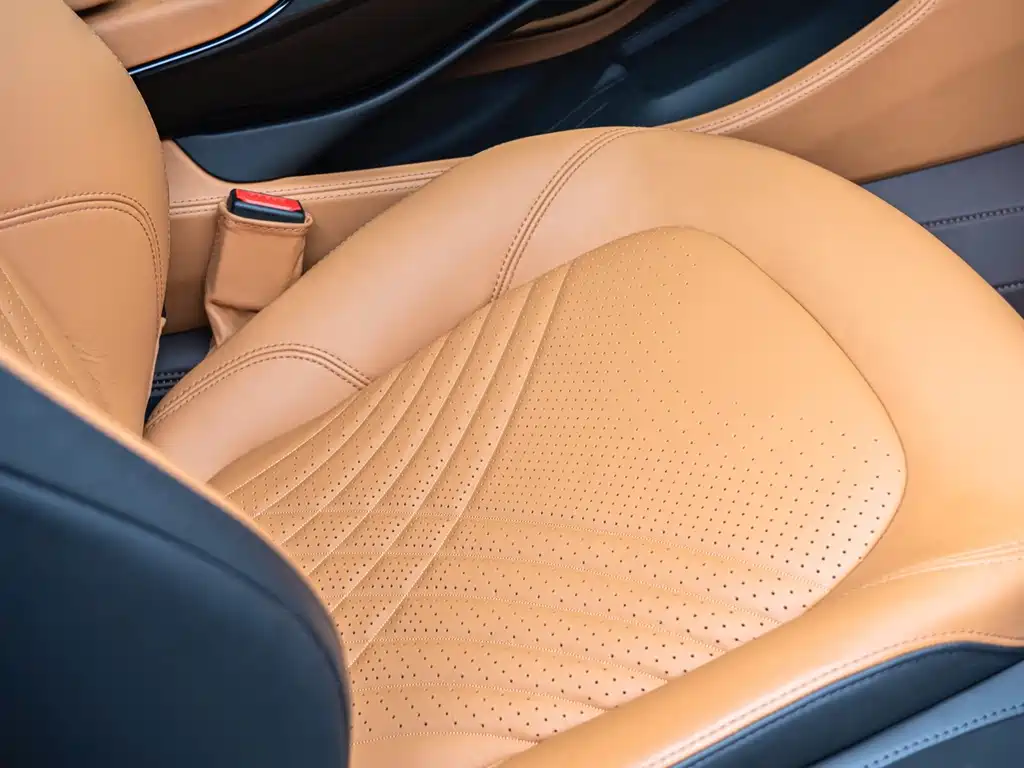 Aston Martin DBX — миниатюра 20