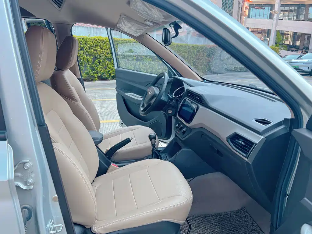 Wuling Hongguang — миниатюра 9