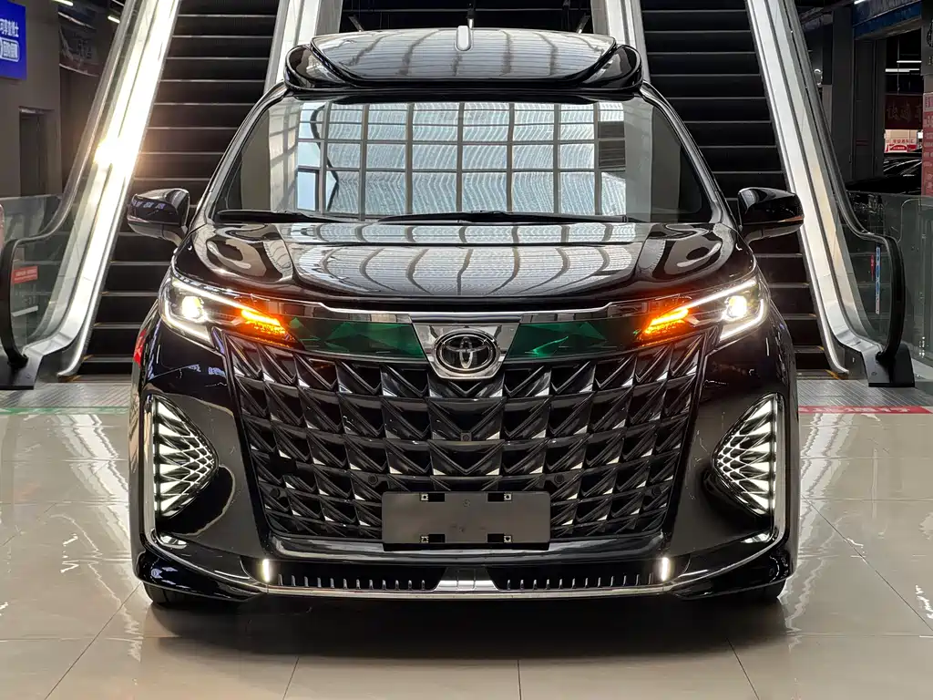Toyota Sienna — миниатюра 2