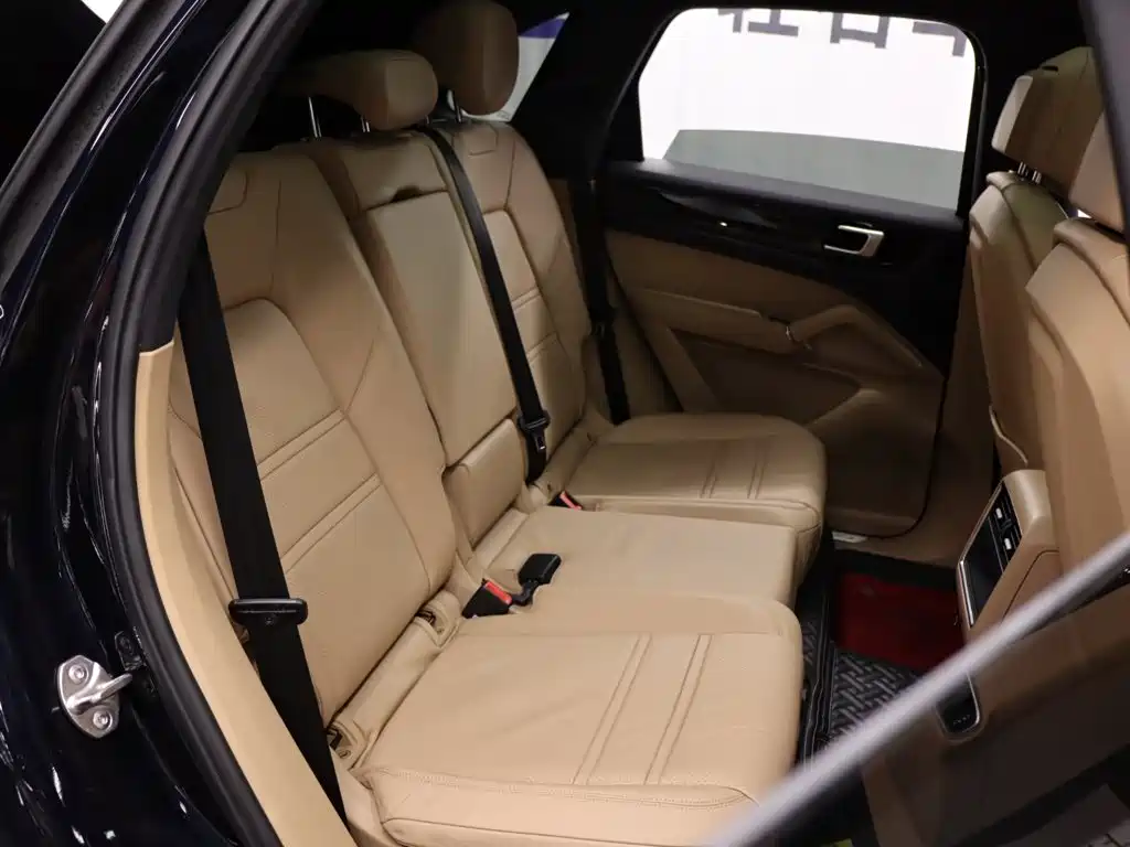 Porsche Cayenne — миниатюра 22