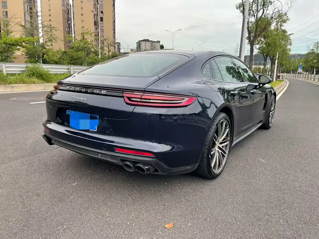 PORSCHE PANAMERA