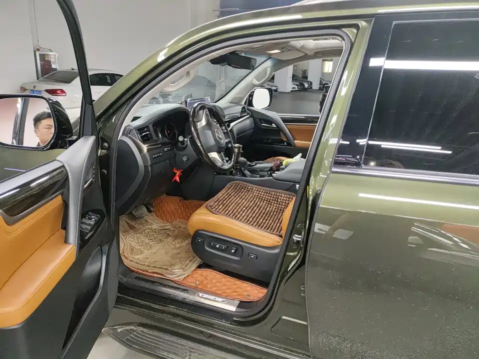 Lexus LX — миниатюра 8