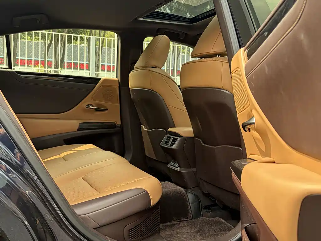 Lexus ES — миниатюра 16