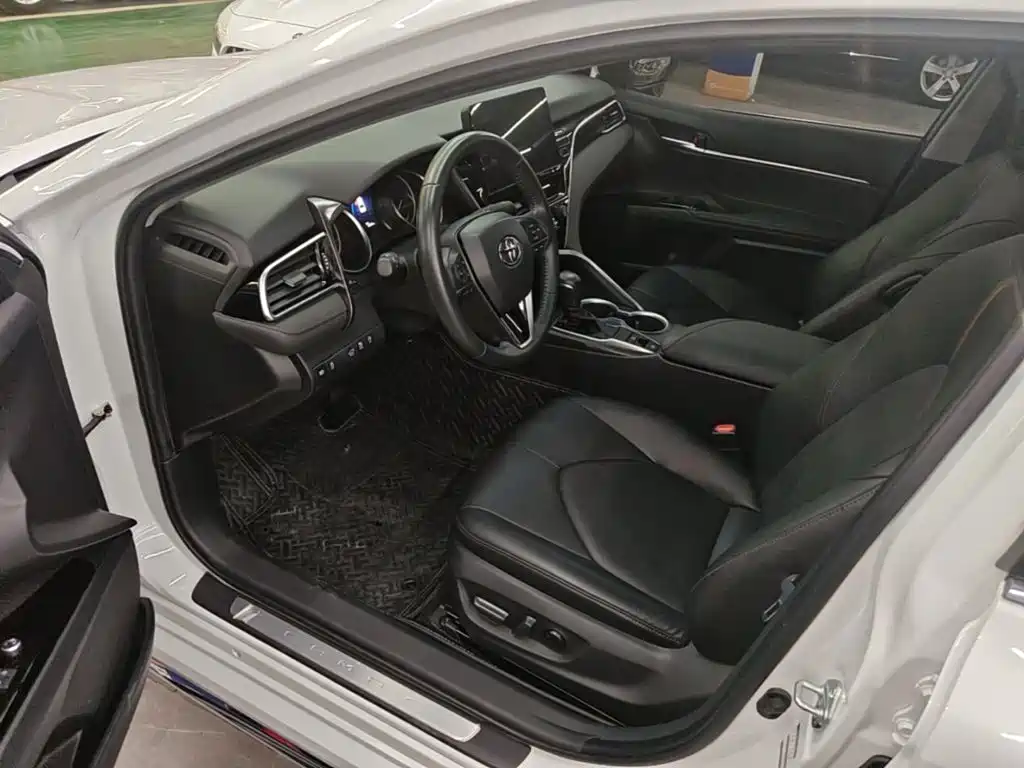 Toyota Camry — миниатюра 16