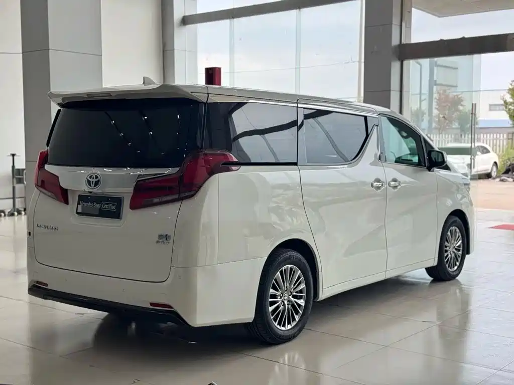 Toyota Alphard — миниатюра 4