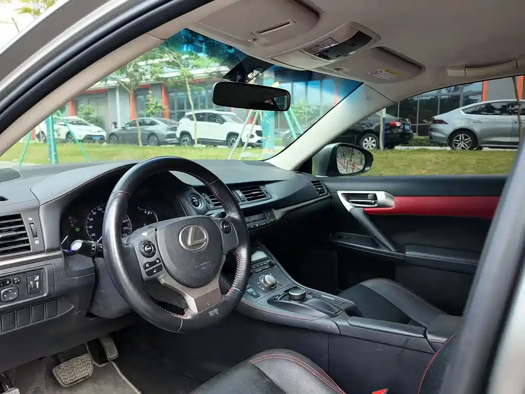 Lexus CT — миниатюра 8