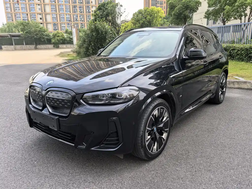 BMW iX3 2023