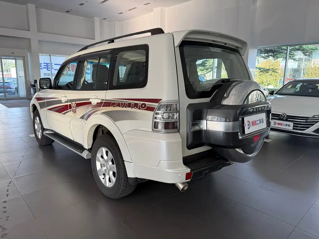 Mitsubishi Pajero (Import) — миниатюра 5