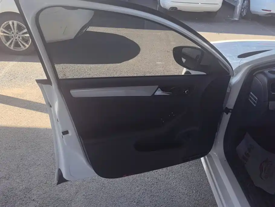 Volkswagen Sagitar — миниатюра 7